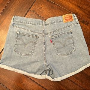 Ladies Levi Strauss & Co jean shorts 32 Levi’s